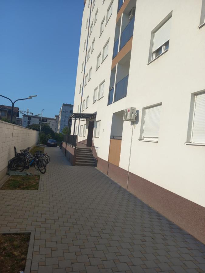 Apartman Vrbas Sa Podzemnom Garazom Μπάνια Λούκα Εξωτερικό φωτογραφία
